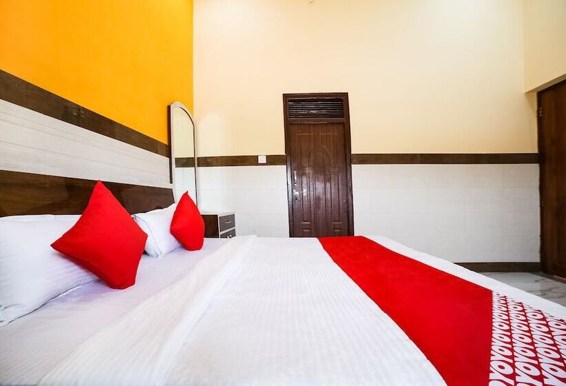 Отель Oyo 44660 Muni Ji Restaurant &