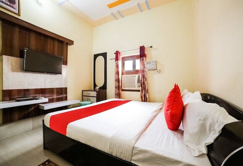 Отель Oyo 44660 Muni Ji Restaurant &