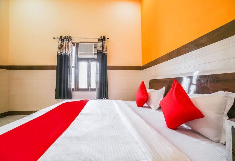 Отель Oyo 44660 Muni Ji Restaurant &