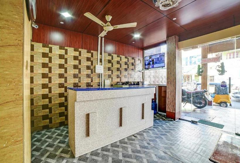 Отель Oyo 65103 Hashmi Residency