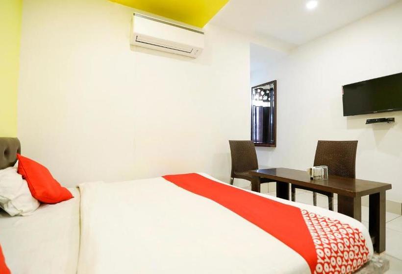 فندق Oyo 67162 Apple Inn