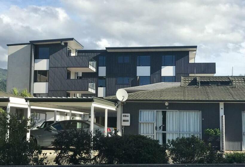 Riverwalk Apartments