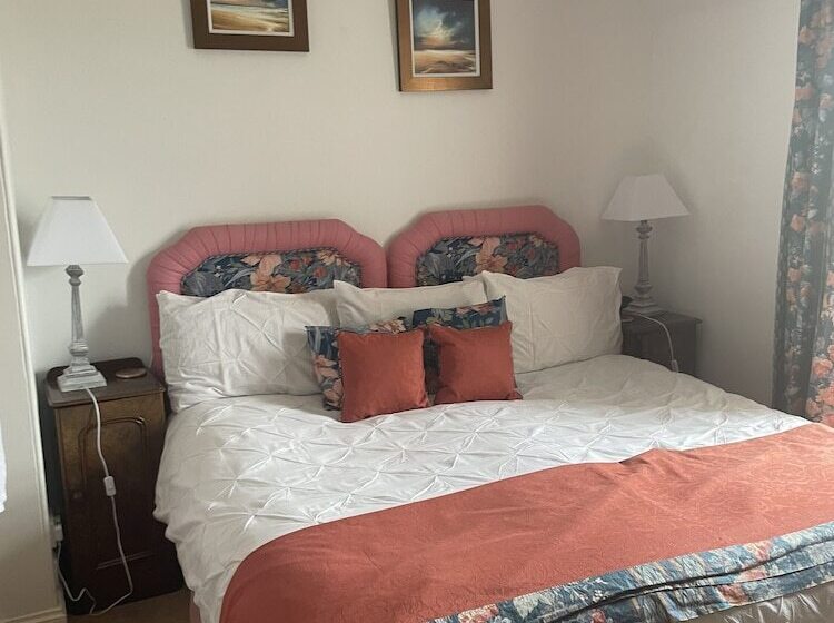 مبيت وإفطار Clint Lodge