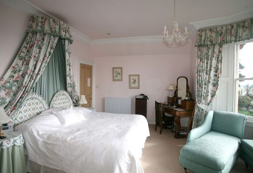 مبيت وإفطار Clint Lodge