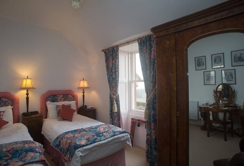 مبيت وإفطار Clint Lodge