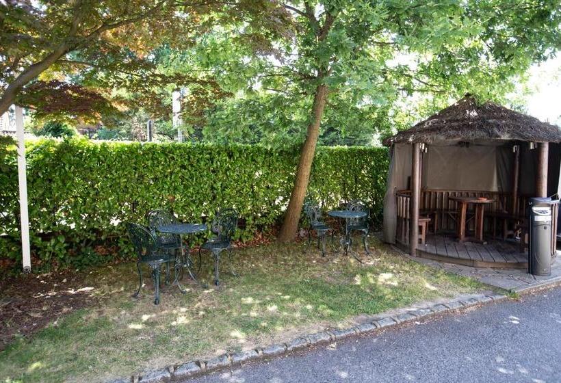 Corner House Hotel Gatwick With Bookable Holiday Parking