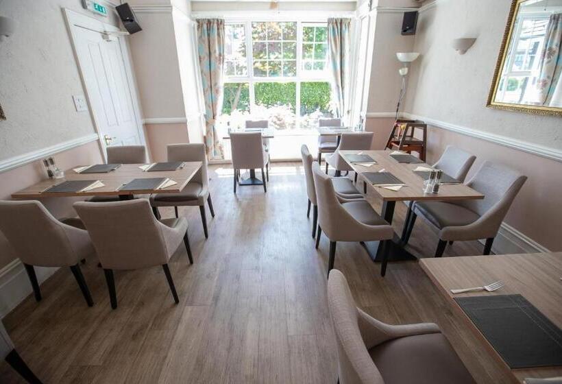 Corner House Hotel Gatwick With Bookable Holiday Parking
