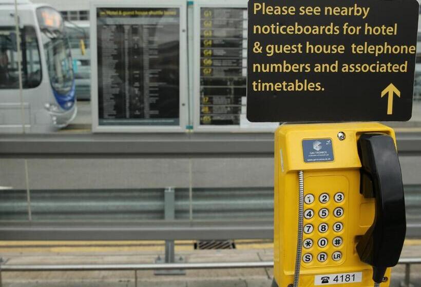 Corner House Hotel Gatwick With Bookable Holiday Parking