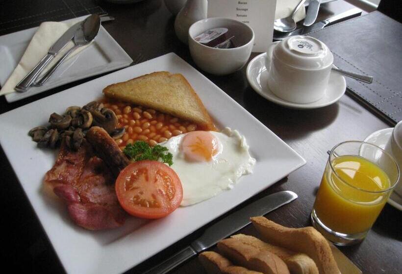 Corner House Hotel Gatwick With Bookable Holiday Parking