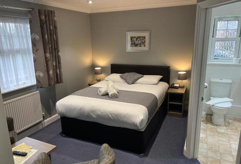 Corner House Hotel Gatwick With Bookable Holiday Parking