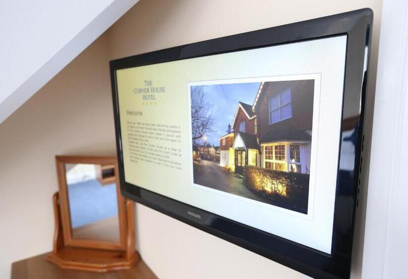 Corner House Hotel Gatwick With Bookable Holiday Parking