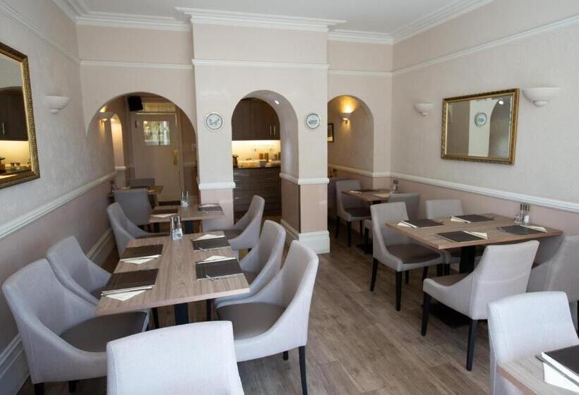 Corner House Hotel Gatwick With Bookable Holiday Parking