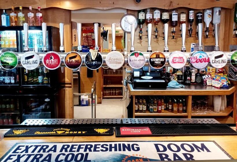 Harry S Hotel & Restaurant