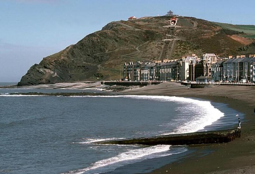 Harry S Hotel & Restaurant