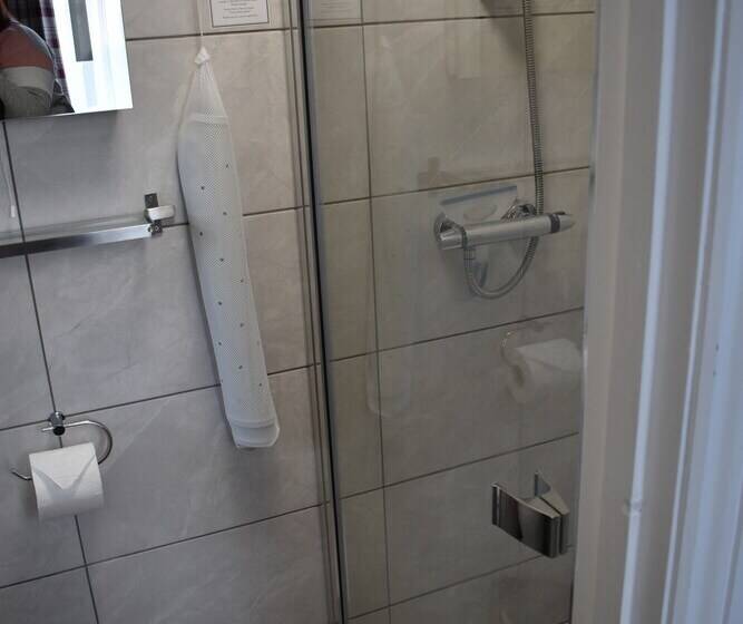 ホテル Acorn Lodge