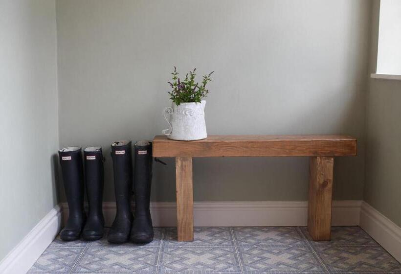 Отель Badgers Mount