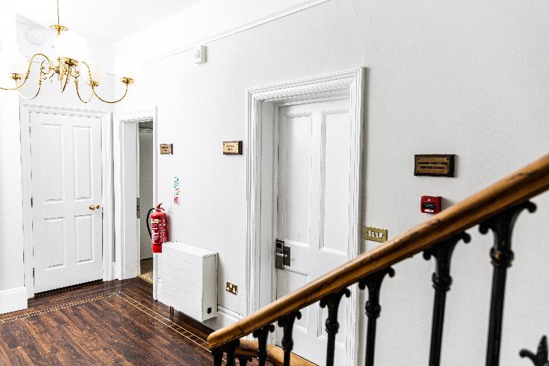 فندق Beaumont House