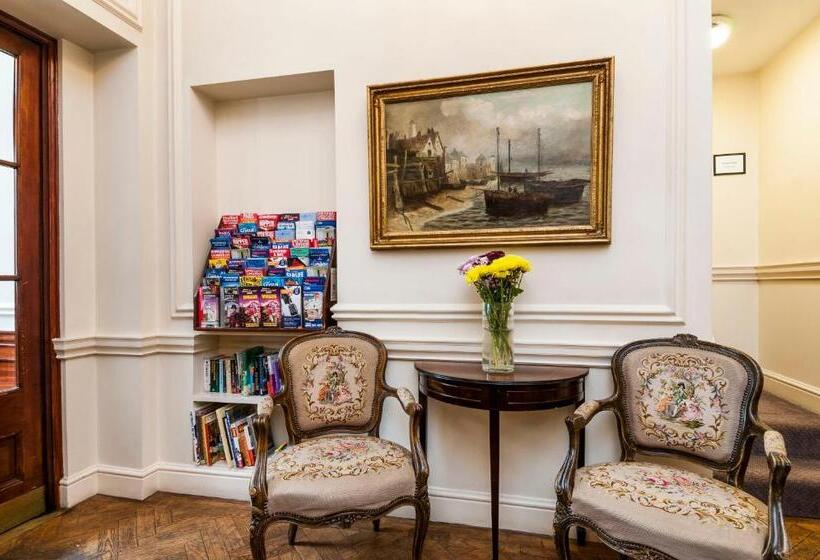 בית מלון כפרי Castleton