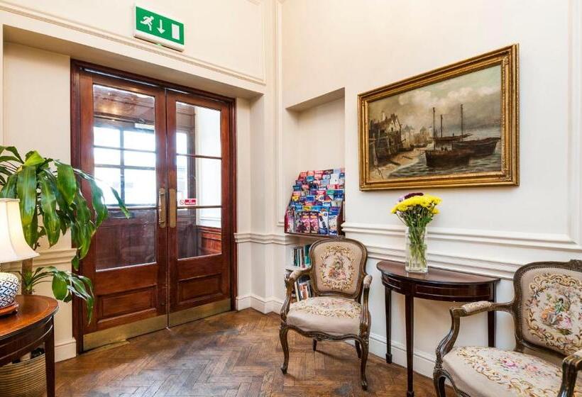 בית מלון כפרי Castleton