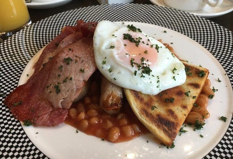 בית מלון כפרי Caledonian