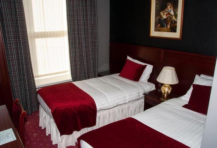 בית מלון כפרי Caledonian