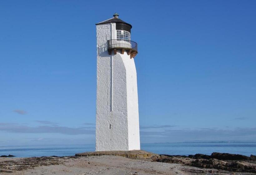 בית מלון כפרי Caledonian