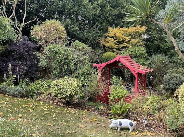 בית מלון כפרי Carlton Court