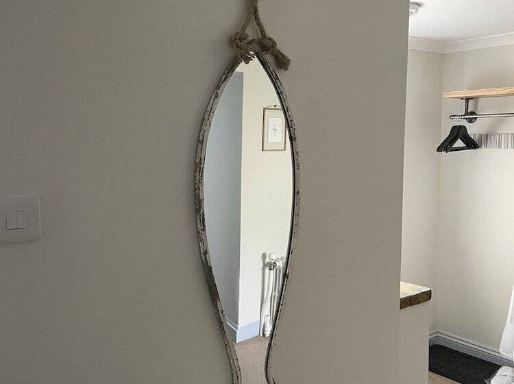 בית מלון כפרי Carlton Court