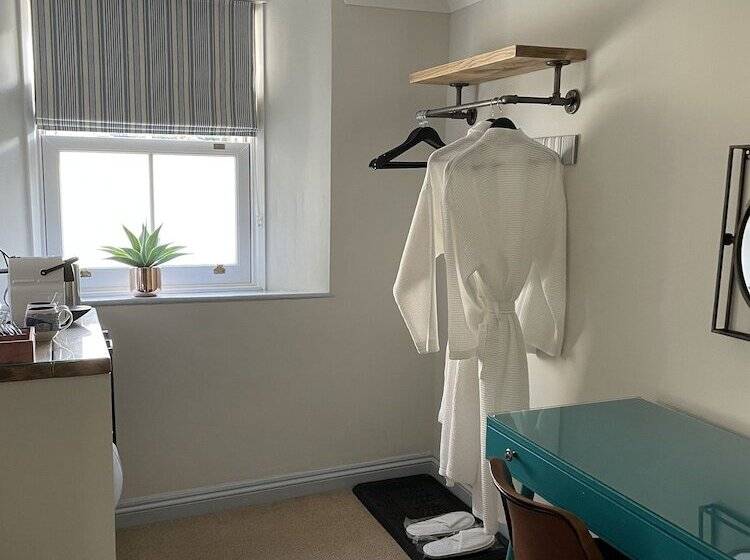 בית מלון כפרי Carlton Court