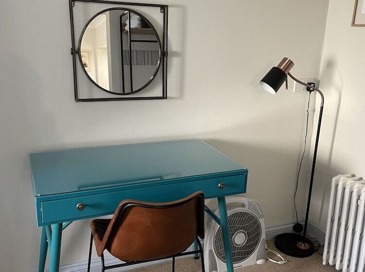 בית מלון כפרי Carlton Court