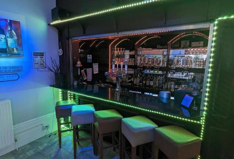 فندق Cecil Court