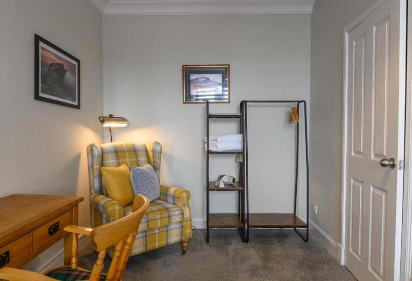 Отель Coolin View