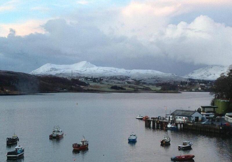 Отель Coolin View