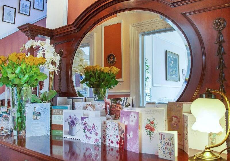 هتل Court Prior Boutique B&b And Apartment