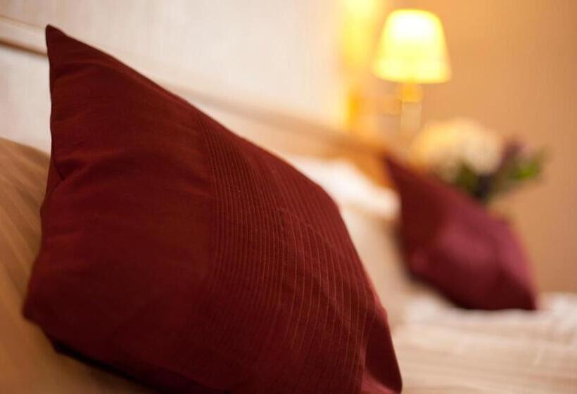 בית מלון כפרי Denewood