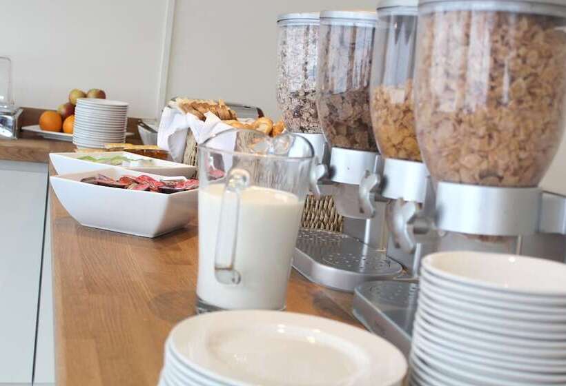 هتل Discovery Inn  Leeds
