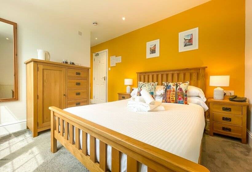 فندق Driftwood Spars