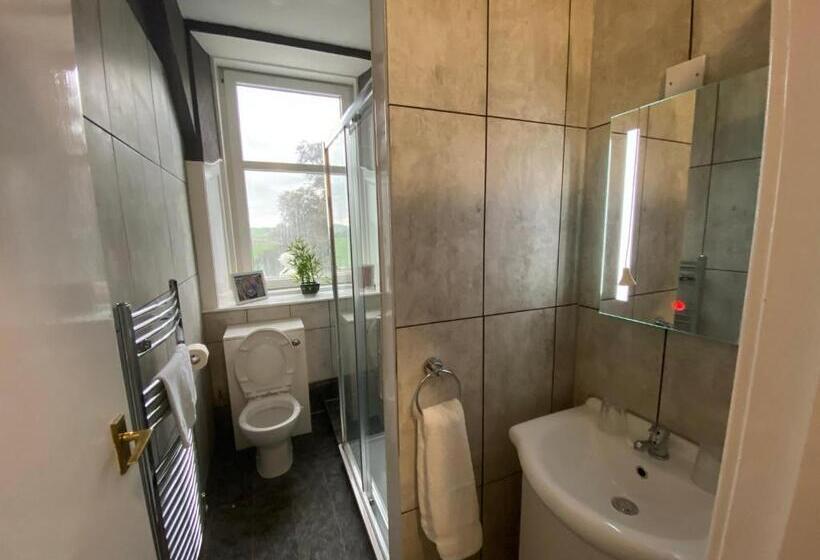 Отель Ernespie House