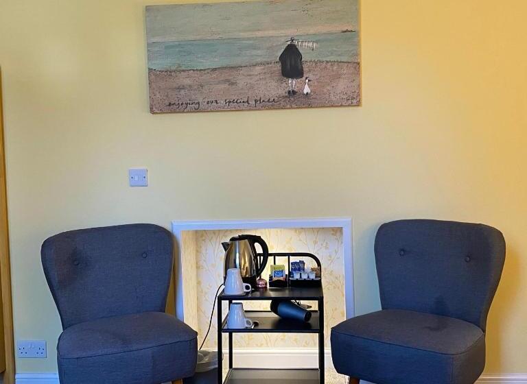 Отель Ernespie House