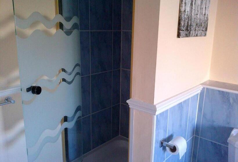 فندق Grove House