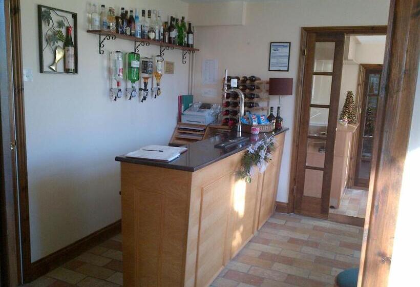 فندق Grove House