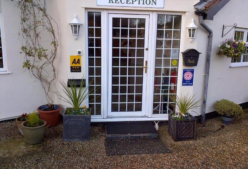 فندق Grove House