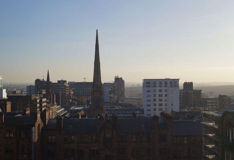 בית מלון כפרי The Hampton Court Guesthouse