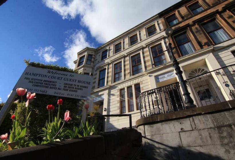 בית מלון כפרי The Hampton Court Guesthouse