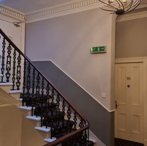 ホテル The Hampton Court Guesthouse