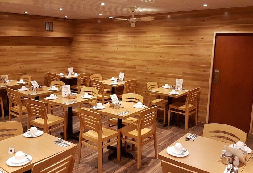 ホテル The Hampton Court Guesthouse