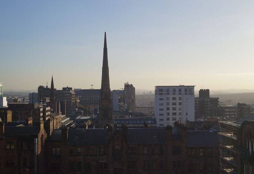 בית מלון כפרי The Hampton Court Guesthouse