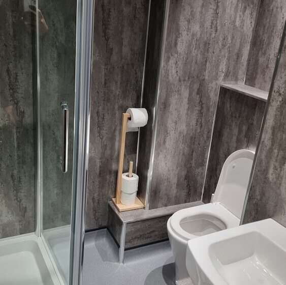 בית מלון כפרי The Hampton Court Guesthouse