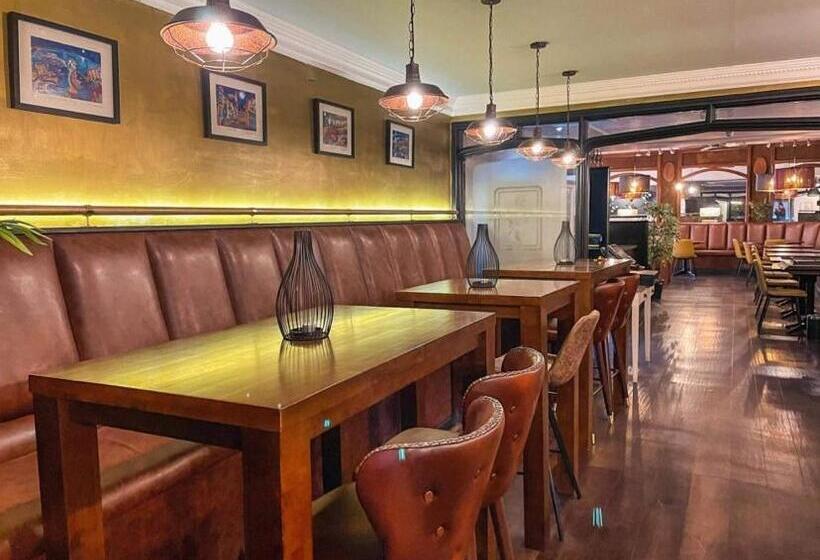 בית מלון כפרי Heywood Spa