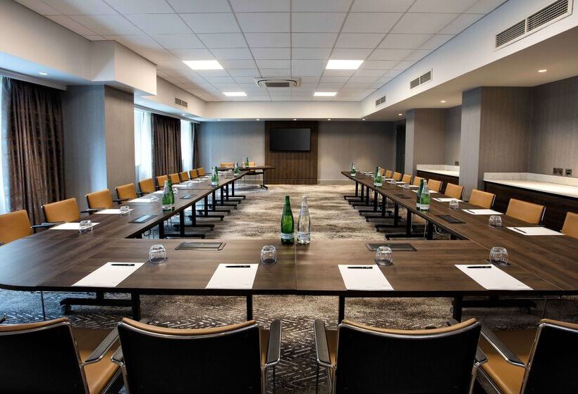 בית מלון כפרי Hilton Edinburgh Carlton